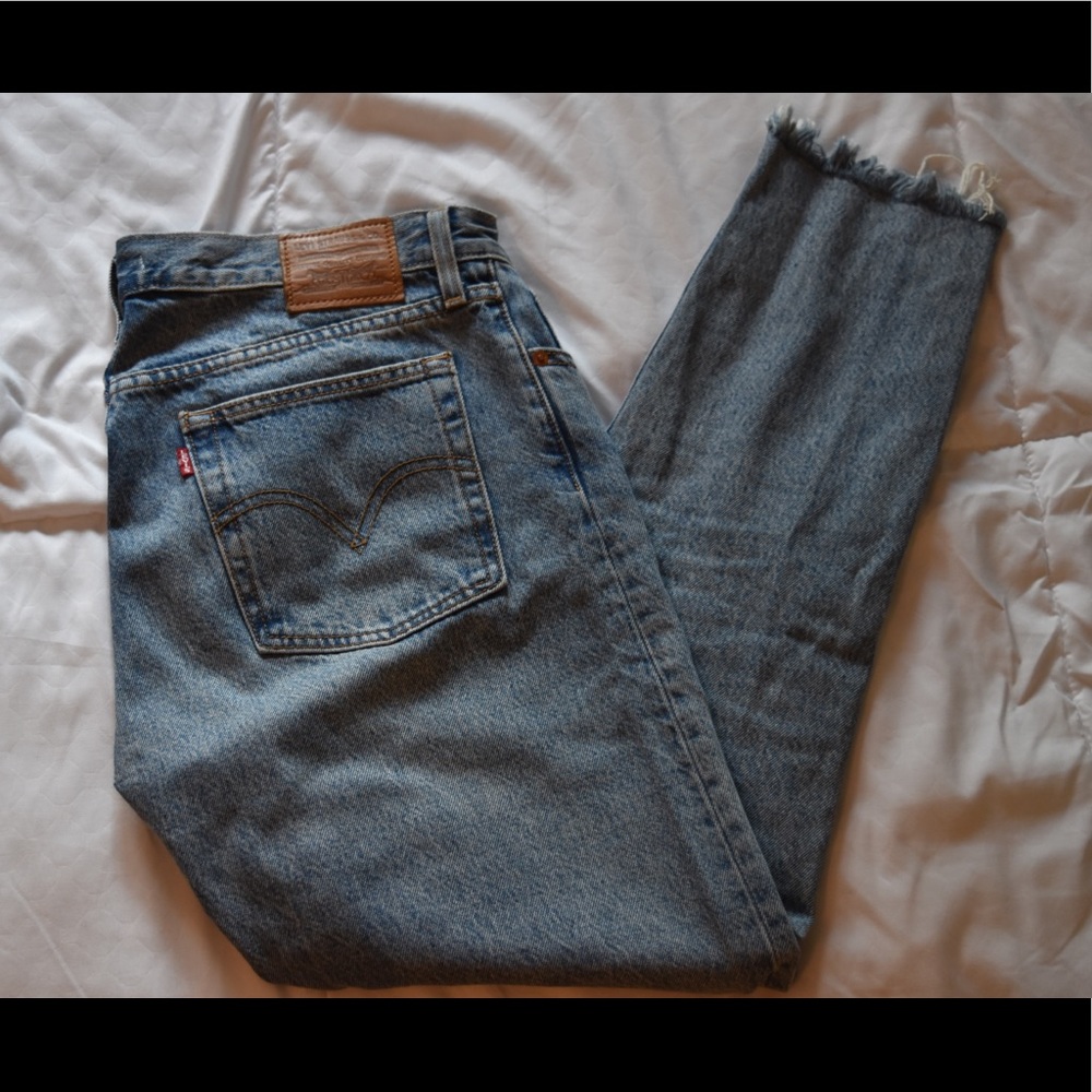 Levi’s Wedgie Fit High-Waisted Cropped Jeans